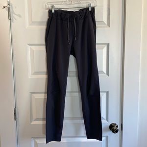 Lululemon Stretch Straight Leg 7/8 pant length. Navy. Size 2